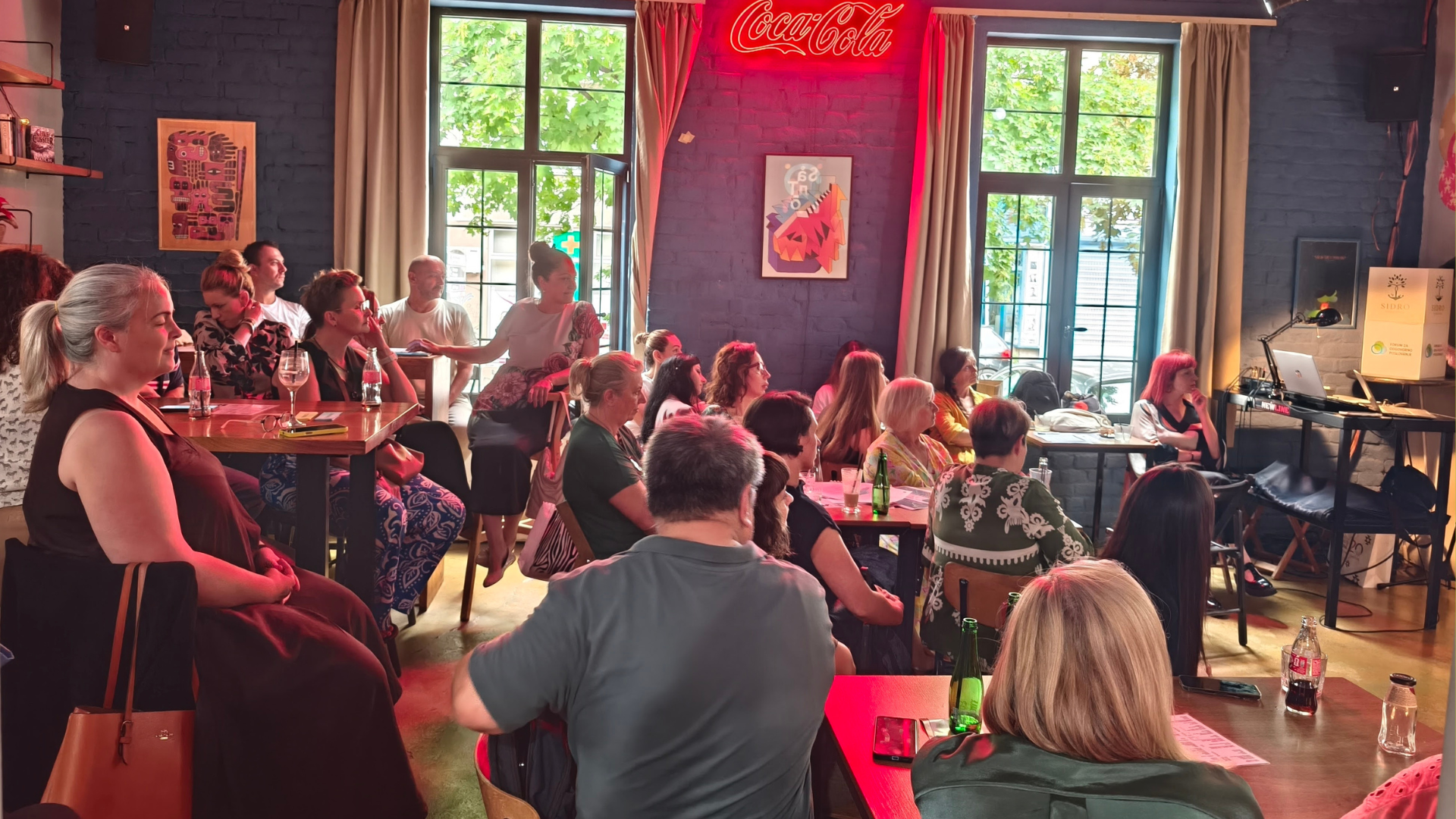 Smart kolektiv i Impact Europe okupili socijalna preduzeća i kompanije u Kafe baru 16